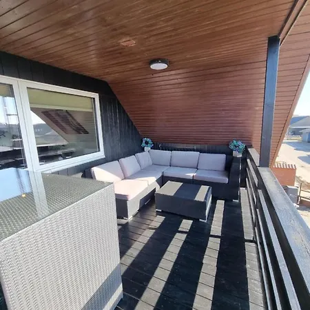 Surfers Lounge Apartman