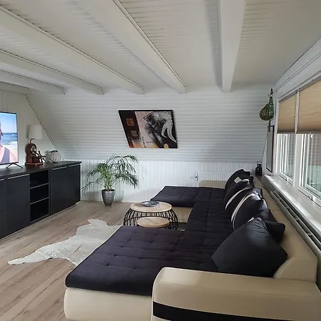 Surfers Lounge