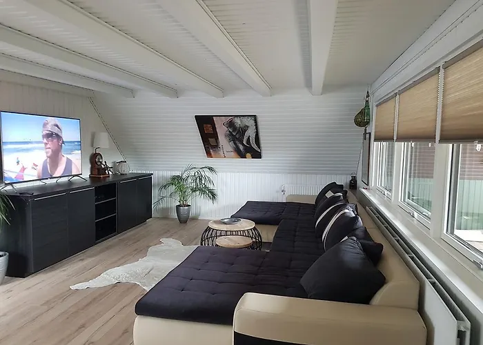 Surfers Lounge